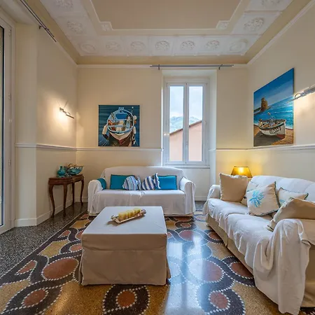 House A Due Passi Dal Mare アパート